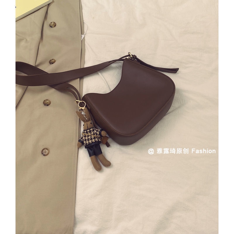 Red Serbaguna in Messenger tas wanita 2022 mode trendi baru retro ketiak tas Perancis tas pelana bahu minoritas