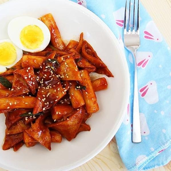 

DISKON SALE 1KG TTEOKBOKKI FROZEN INCLUDE SAUS HALAL IMPORT KOREA