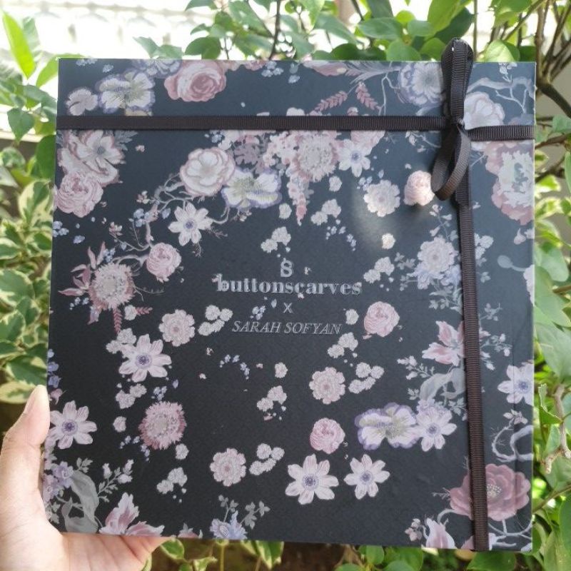 Buttonscarves x Sarah Sofyan Blume Series - Jet Set