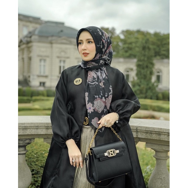 Buttonscarves Blume Series Jet Set