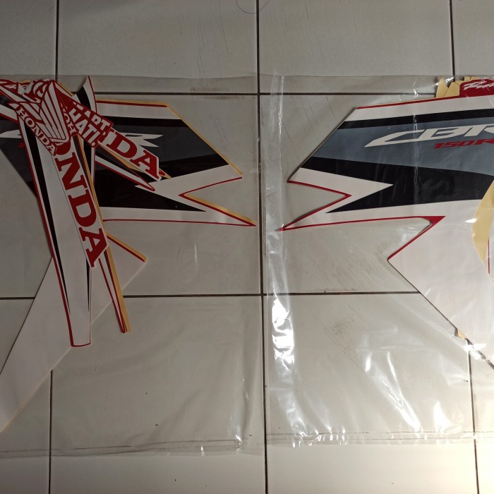 

TERLARIS | Striping Stiker Lis motor Honda Cbr 150 R Racing Red 2018 Up