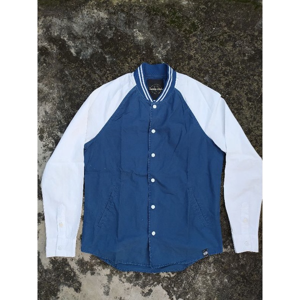 Kemeja Varsity Nearby Style