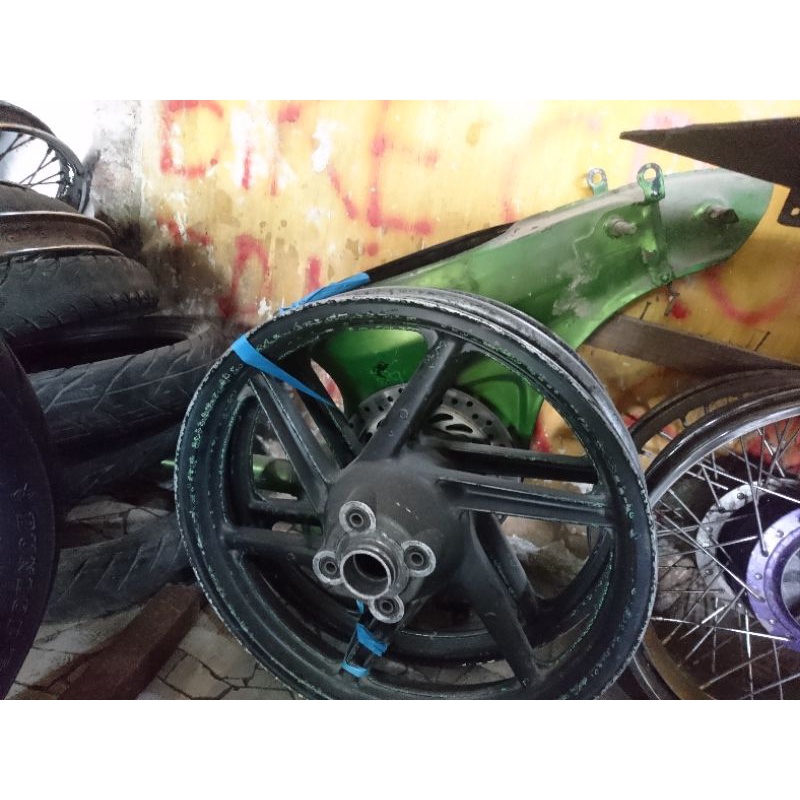 Sepasang Depan Belakang Velk Velg Pelk Roda Alumunium Aloy Honda Megapro Primus Original Bekas Copot