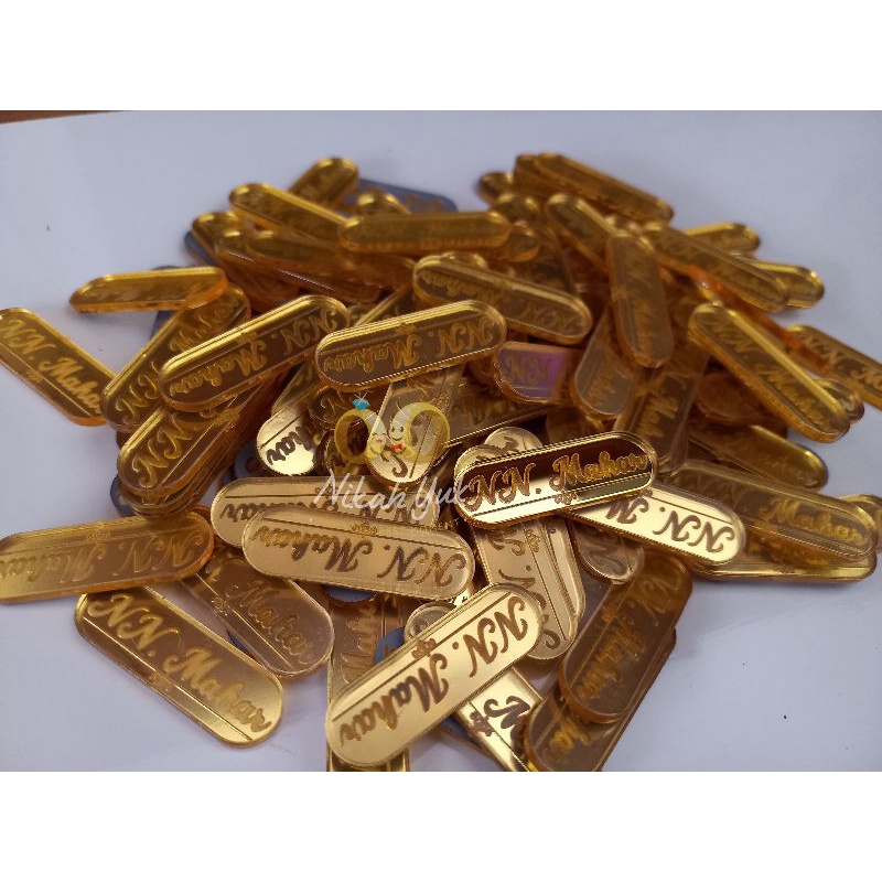 

LABEL NAMA CUSTOM AKRILIK GOLD, LABEL LOGO, LABEL NAMA AKRILIK MURAH, LABEL HIJAB,LABEL BAJU