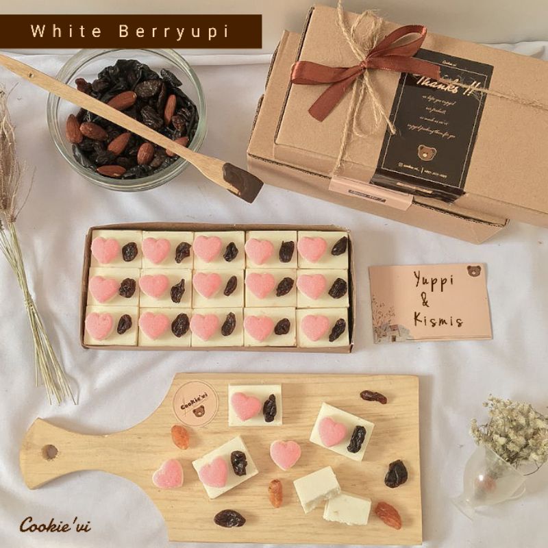 

Coklat box/Hadiah/Hampers White Berryupi