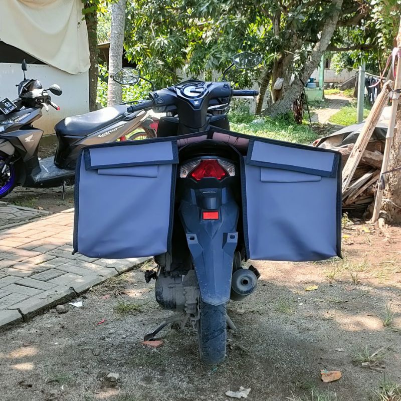 MODEL BARU MULTI FUNGSI, BISA TUTUP ATAS DAN BISA DI JADIKAN BRONJONG BIASA, TAS KANDEK, TAS BRONJONG, BAGASI MOTOR, BAGASI MOTOR SERBA GUNA, TAS KURIR, TAS POS, ANTI AIR MULTI FUNGSI