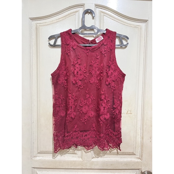 PRELOVED ATASAN BRUKAT MERAH