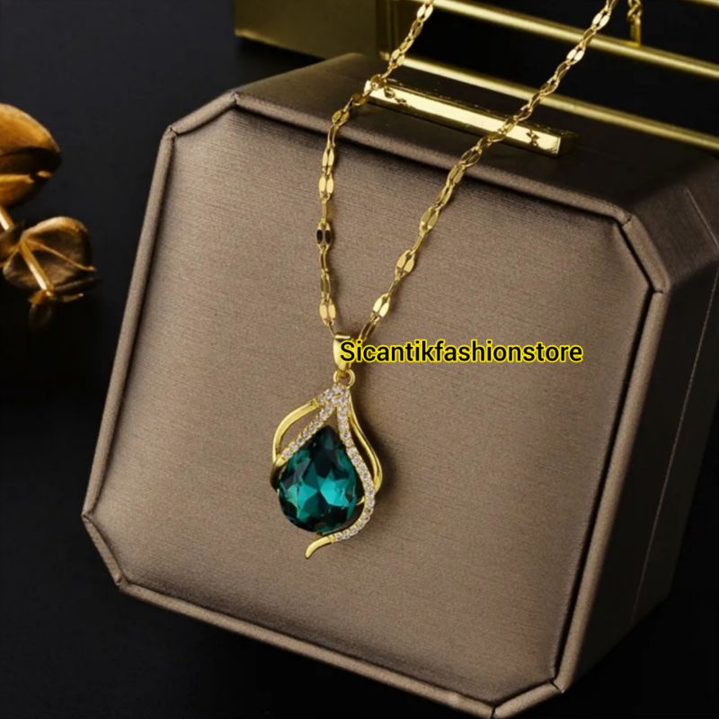 Kalung Titanium Fashion Wanita Liontin Permata Hijau Kalung Titanium Wanita Bandul Batu Hijau