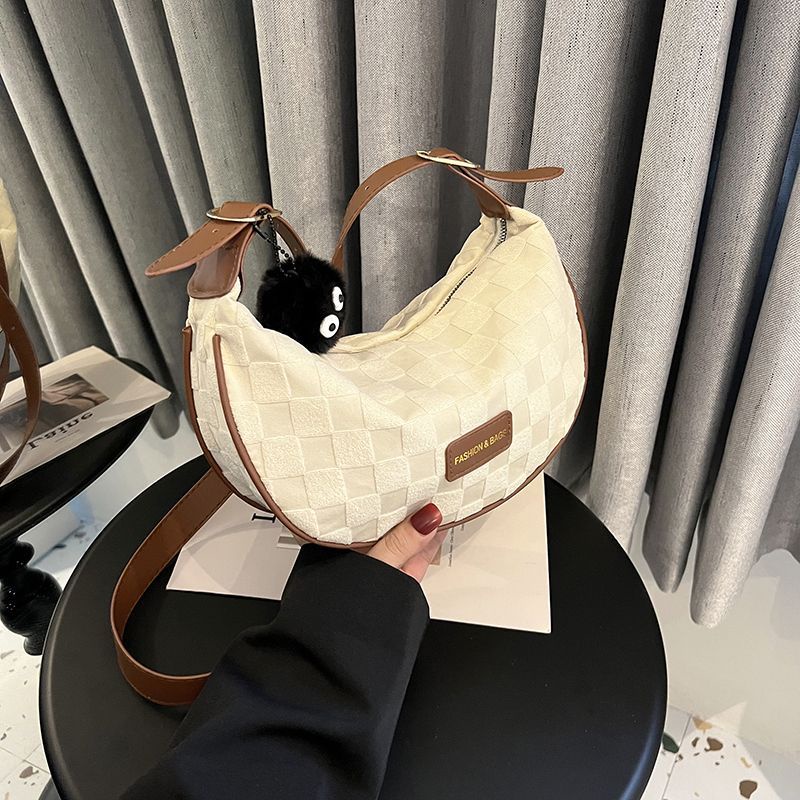 Red Tas Bertekstur Wanita 2022 Musim Gugur dan Musim Dingin Baru All-Match Gaya Asing Kotak Warna Kontras Liontin Lucu Satu Bahu Messenger Tas Pangsit