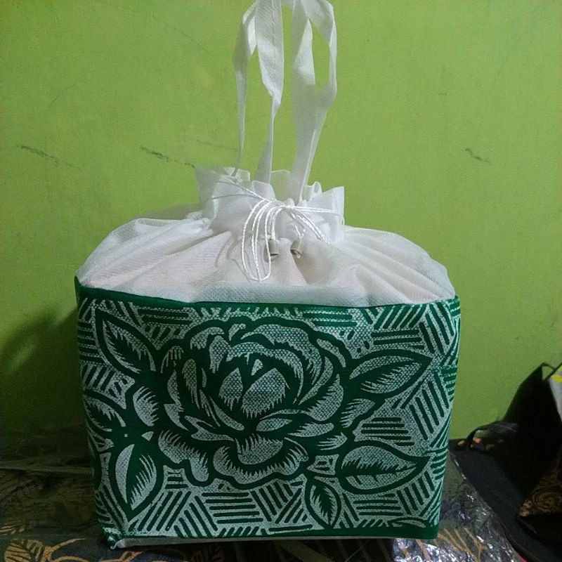 (1 lusin = 12 pcs) tas hajatan serut tebal batik uk 18x18