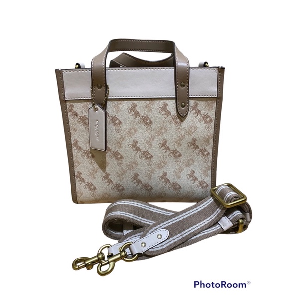 ⛔️SOLD⛔️Coach Field Tote 22 with Horse and Carriage Print Bag