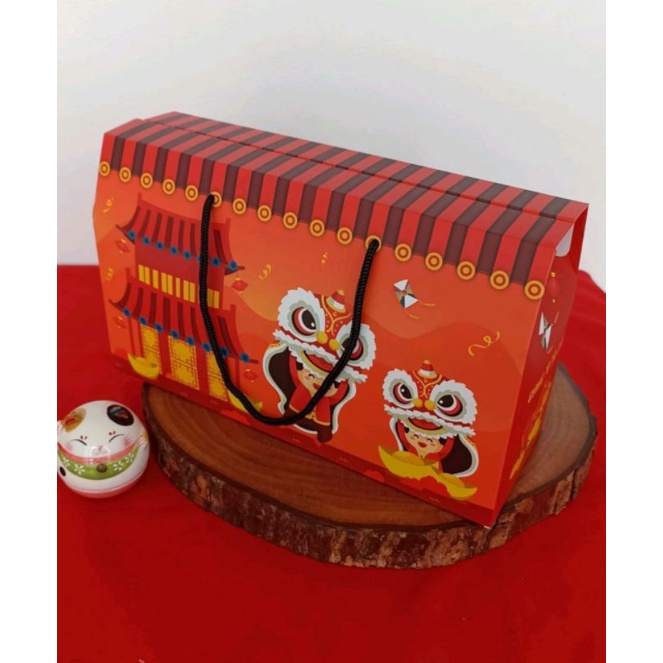 

Gable Box Imlek CNY - Barongsai 3 toples ukuran 28x10x11 cm - Papercorn (ada 7 pcs)