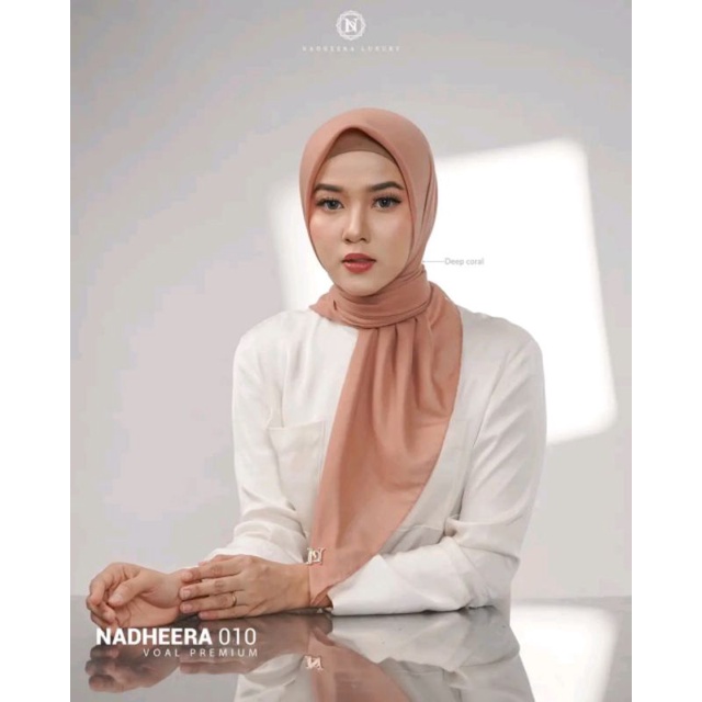 HIJAB SEGIEMPAT POLOS NADHEERA 010 BY NADHEERA LUXURY