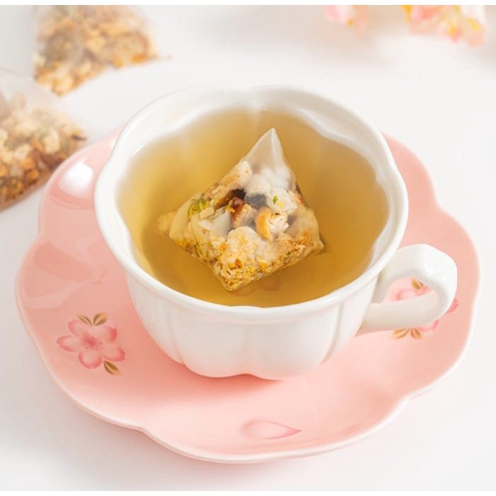 

Osmanthus Pear Tea/xue li gui hua cha/ menyegarkan napas/ buah pear, bunga lili, phang dahai, osmantus,jbaby chrysan,kul;it jeruk,dan kamchao