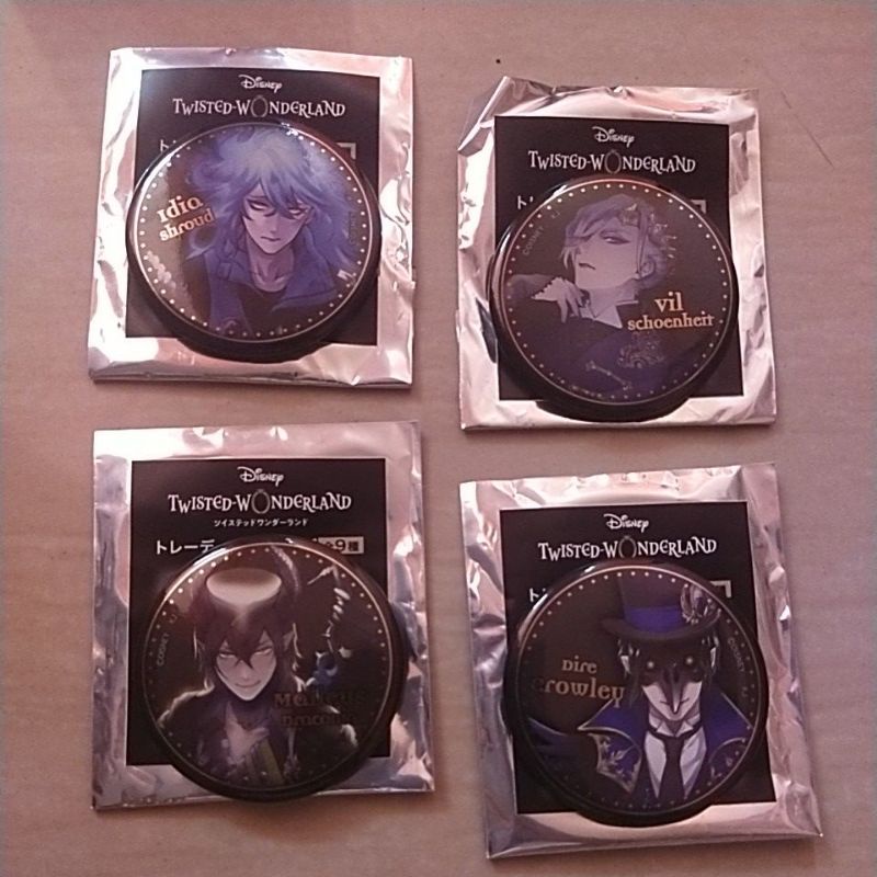 Twisted Wonderland Key Visual Badge Idia Shroud Ignihyde, Vil Schoenheit Pomefiore, Malleus Draconia