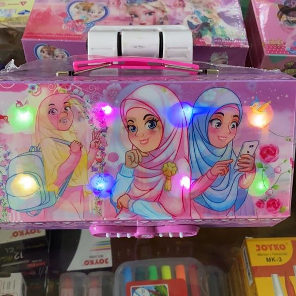 

Get Product Tempat pensil pencil case kode lampu LED karakter 3 tingkat