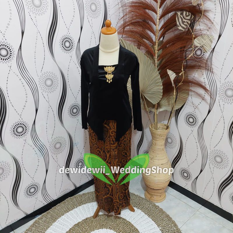 [Setelan] Kebaya + Jarik Instan || Model Patung / Nuansa Hitam - Motif Uwer