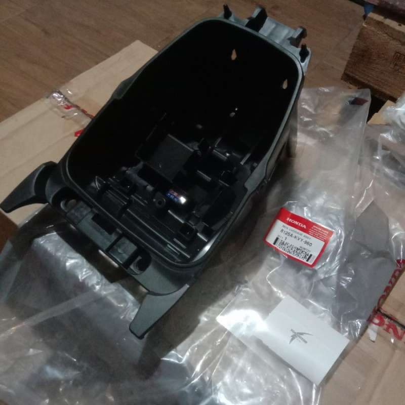 Box bagasi jok Honda Beat Karbu original