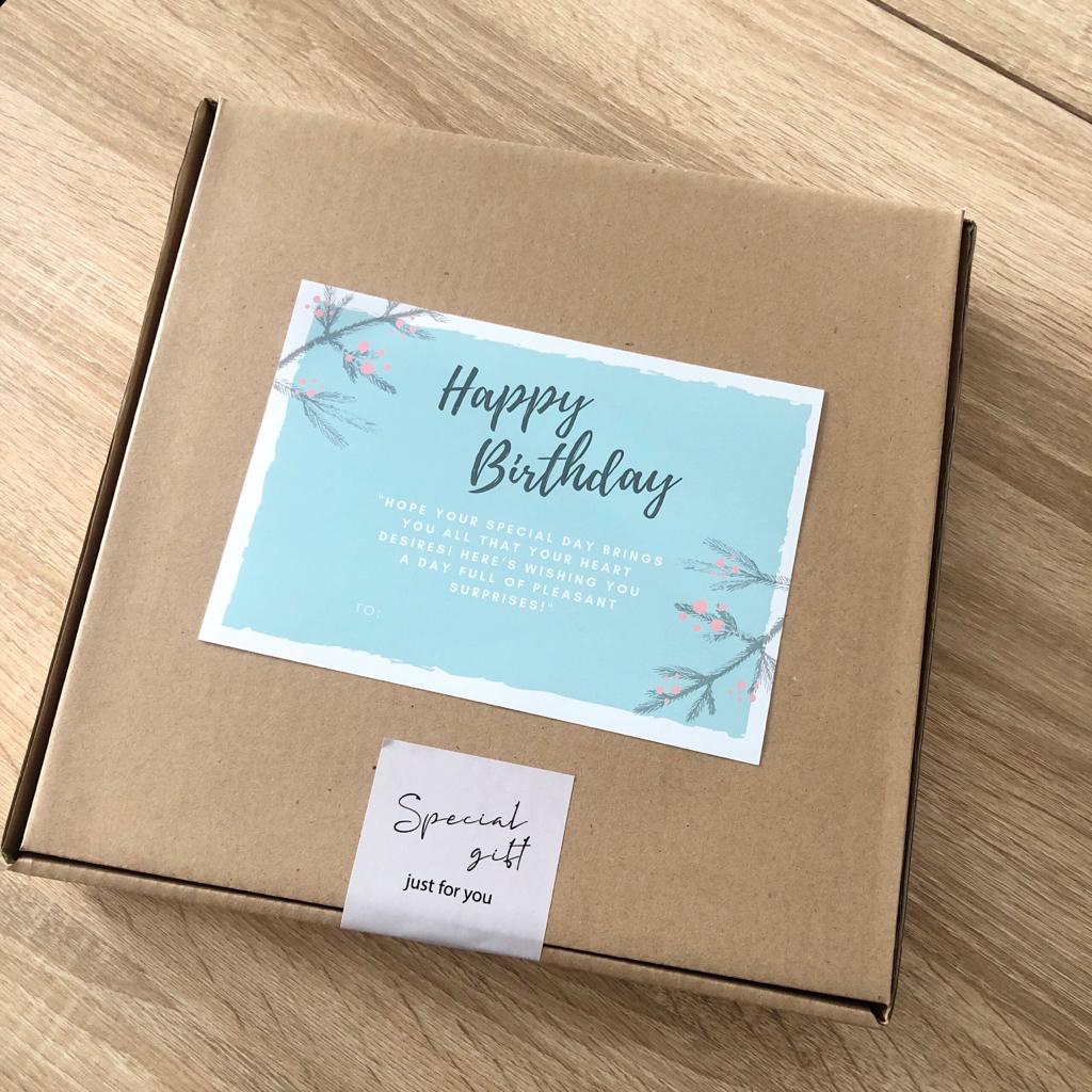 

Joab Clothing - Box Hampers Tambahan kotak untuk Hadiah dengan kartu ucapan dan bubble wrap