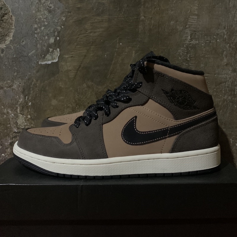 Air Jordan 1 Mid SE Dark Chocolate