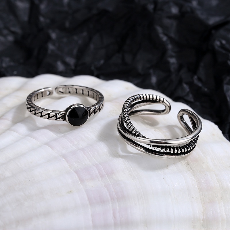 2pcs / Set Cincin Bahan Tembaga Warna Hitam Gaya Retro / Hip Hop Adjustable Untuk Wanita