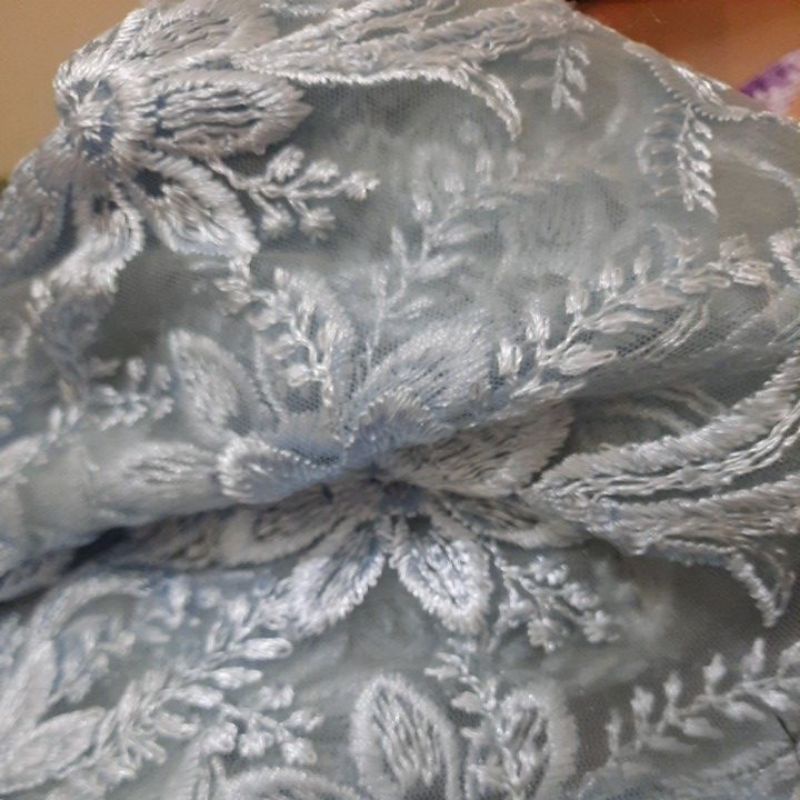 Set Kebaya Modern dengan Bawahan yang Elegan untuk Acara Formal dan Pernikahan