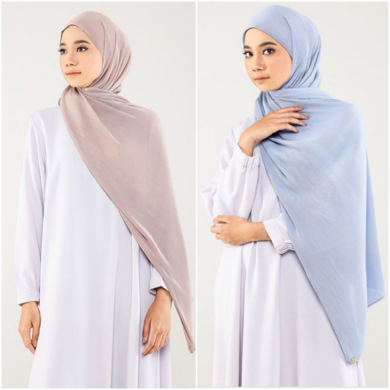 Everyday Pleated shawl / TDP satin shawl / Pèa pashmina / Ayana instan pashmina by Buttonscarves & H