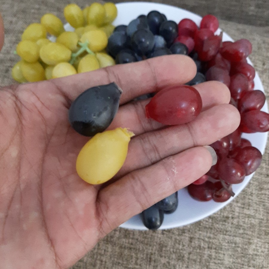 Buah anggur palsu imitasi hiasan meja etalase buah buatan karet tiruan grape artificial 1 butir