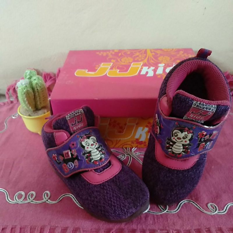 Sepatu anak merk JJ Kids