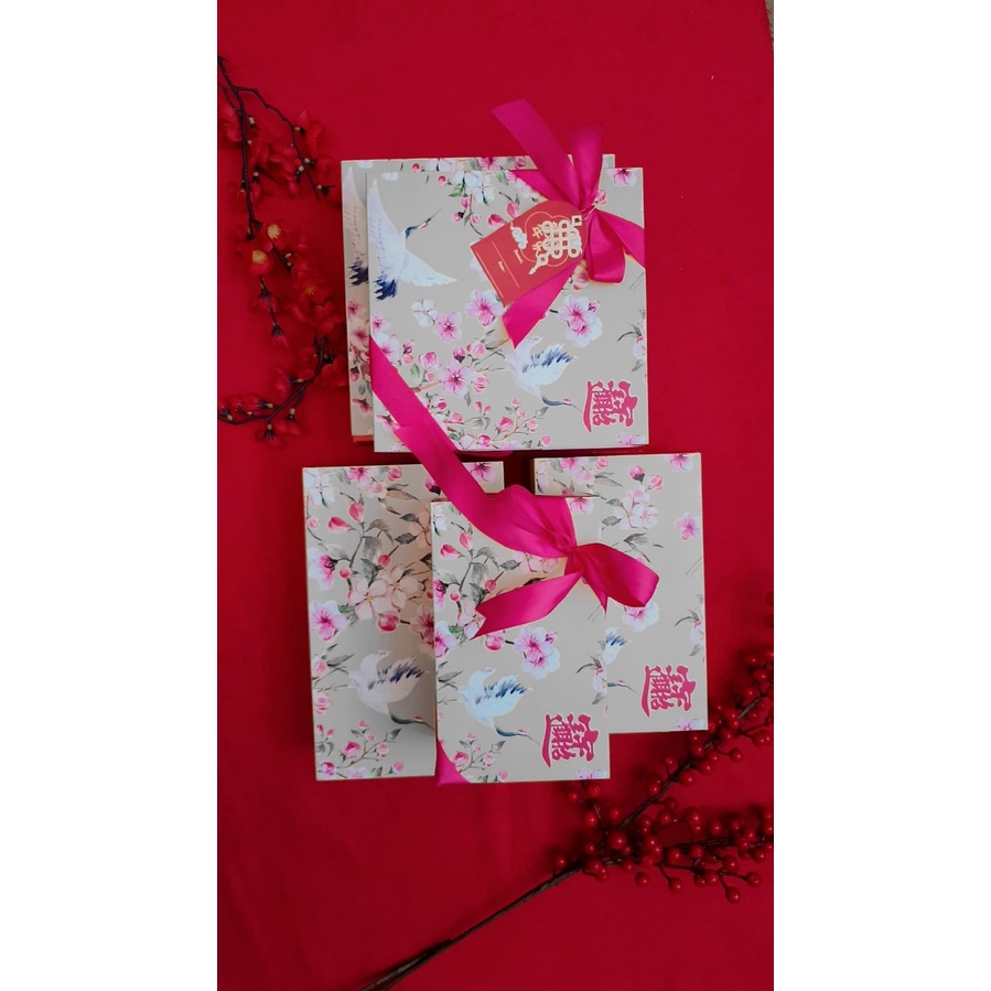 

BOX PREMIUM / KOTAK KUE CNY IMLEK UKURAN 23x23x7 cm
