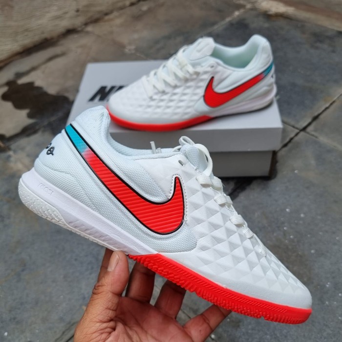 SEPATU FUTSAL TIEMPO LEGEND8 PRO WHITE FLASH CRIMSON IC