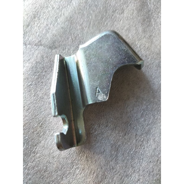 dudukan kabel gas Vario 125 old