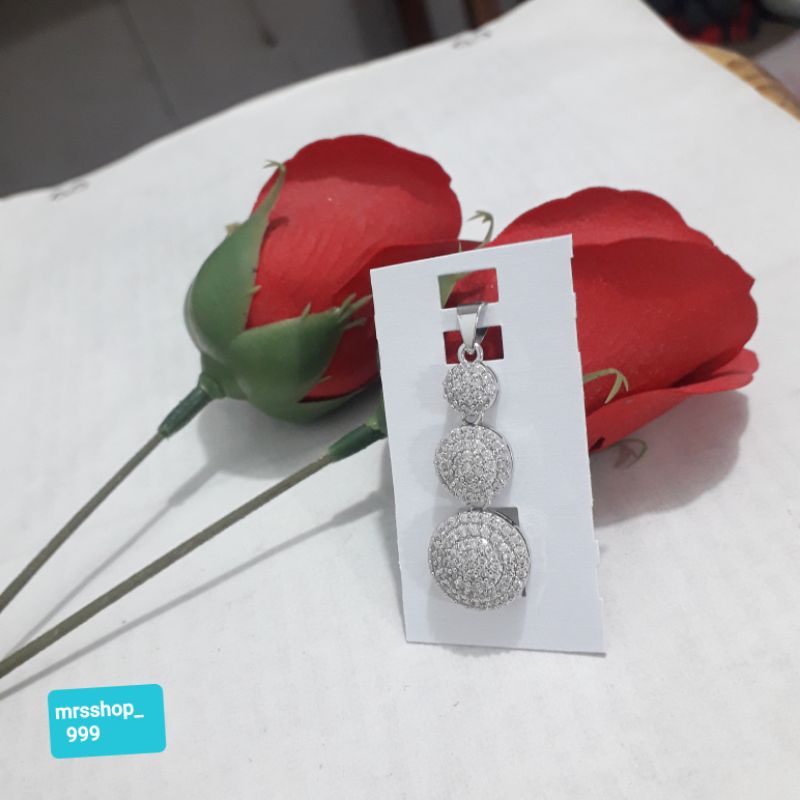 Lionti permata tiga roda warna silver dewasa.