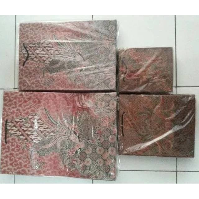 

PAPER BAG BATIK 15X20X8 1pack isi 12pc