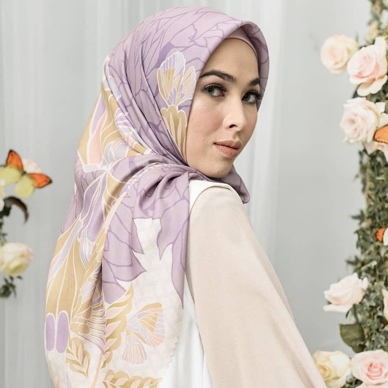 Papillon Scarf Wearing Klamby