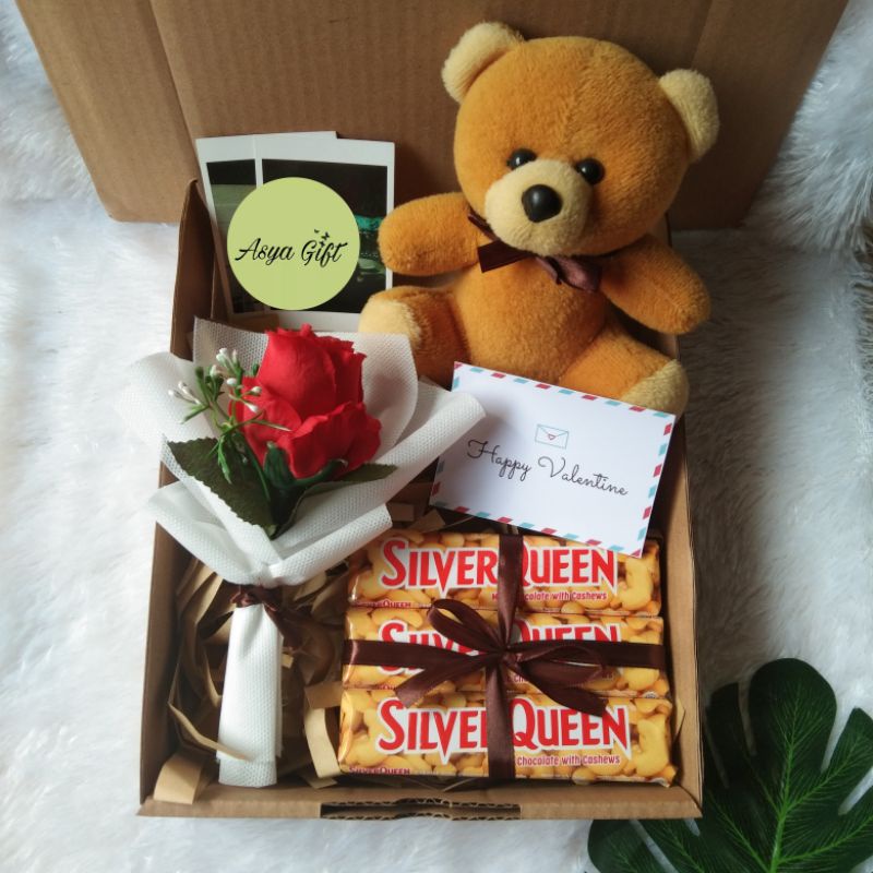 

Hampers gift box / Hampers Ultah / Hampers Annive / Hampers Wisuda / Hampers Sempro / Hampers coklat