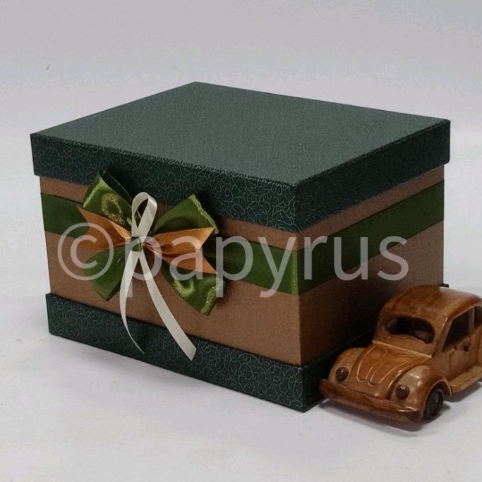 

PAPYRUS Sandwich 15x20 Tinggi 13cm Kotak Kado Gift Box Hadiah