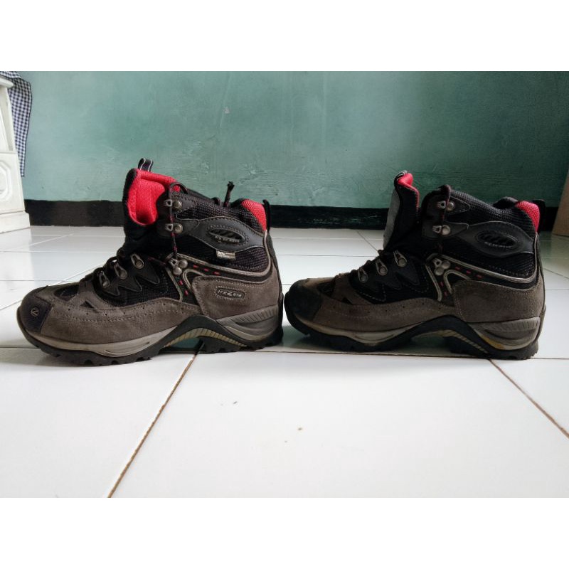 sepatu gunung TREZETA size 39 (second)