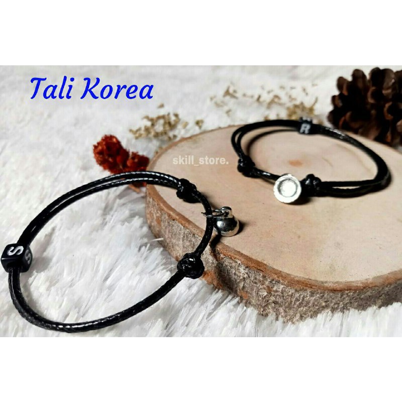 GELANG COUPLE MAGNET TALI KOREA DAN TALI SATIN (POLOS+INISIAL HURUF DADU)