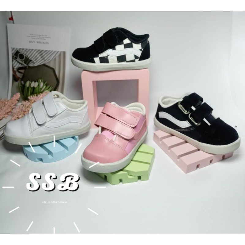 Sepatu sneakers anak laki laki perempuan umur 1-3tahun sol karet nyaman dan kuat