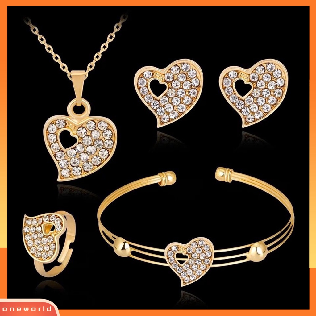 [oneworld] 4pcs/set Perhiasan Wanita Bentuk Hati Hias Berlian Imitasi Warna Emas Shiny Lady Gelang Cincin Set Untuk Pernikahan
