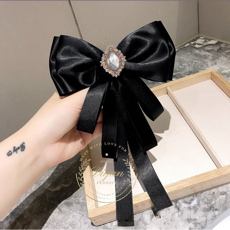 korean ribbon brooch // collar brooch // pita aplikasi