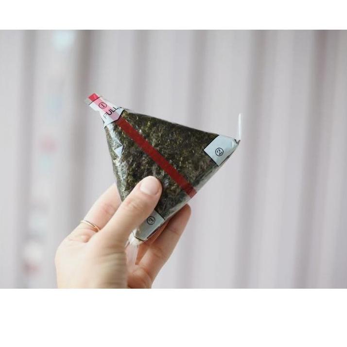 

Buruan Beli ¯ Stock Banyak GBQMW NORI ONIGIRI | 100 Lembar Nori Manjun Wrapper Bungkus Onigiri Triangle 64 Serba M •