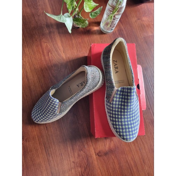 ZARA Shoes in Black Size 40 Sepatu Wanita Sneakers Wanita Slip on Wanita Zara