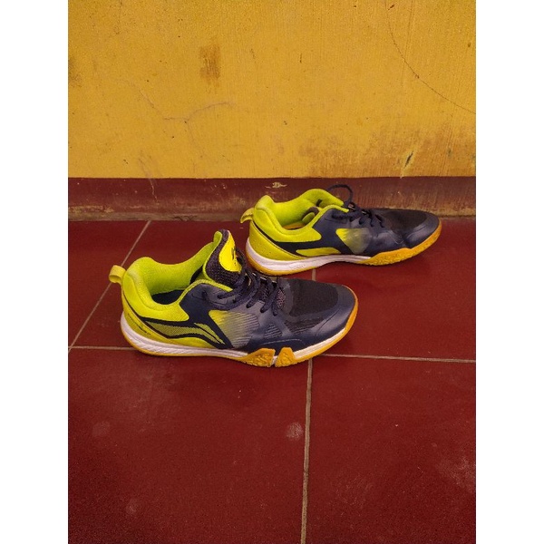 sepatu badminton lining saga lite 4 size 42 second bekas bagus