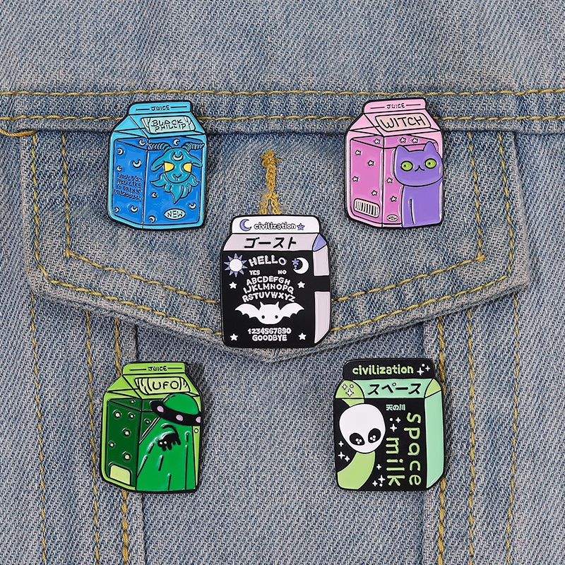 Lucu Colorful Space Milk Enamel Pin Alien Penyihir Kucing Setan Bros Lencana Kerah Pin Kartun Semesta Perhiasan Hadiah Untuk Anak-Anak Teman