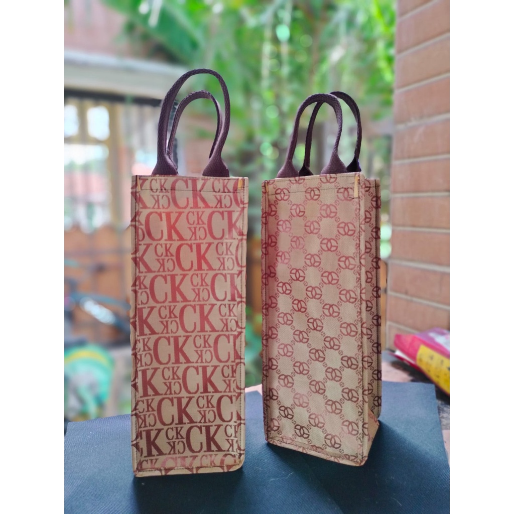 tas botol 2 liter bahan sintetis motif C K CO ACH L V  size 12'12'33 cm totebag tumbler