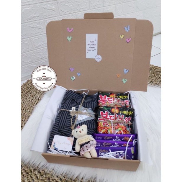 

HAMPERS KADO / HADIAH