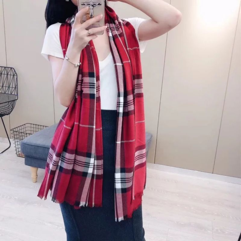 The Classic Check Cashmere Scarf Color red