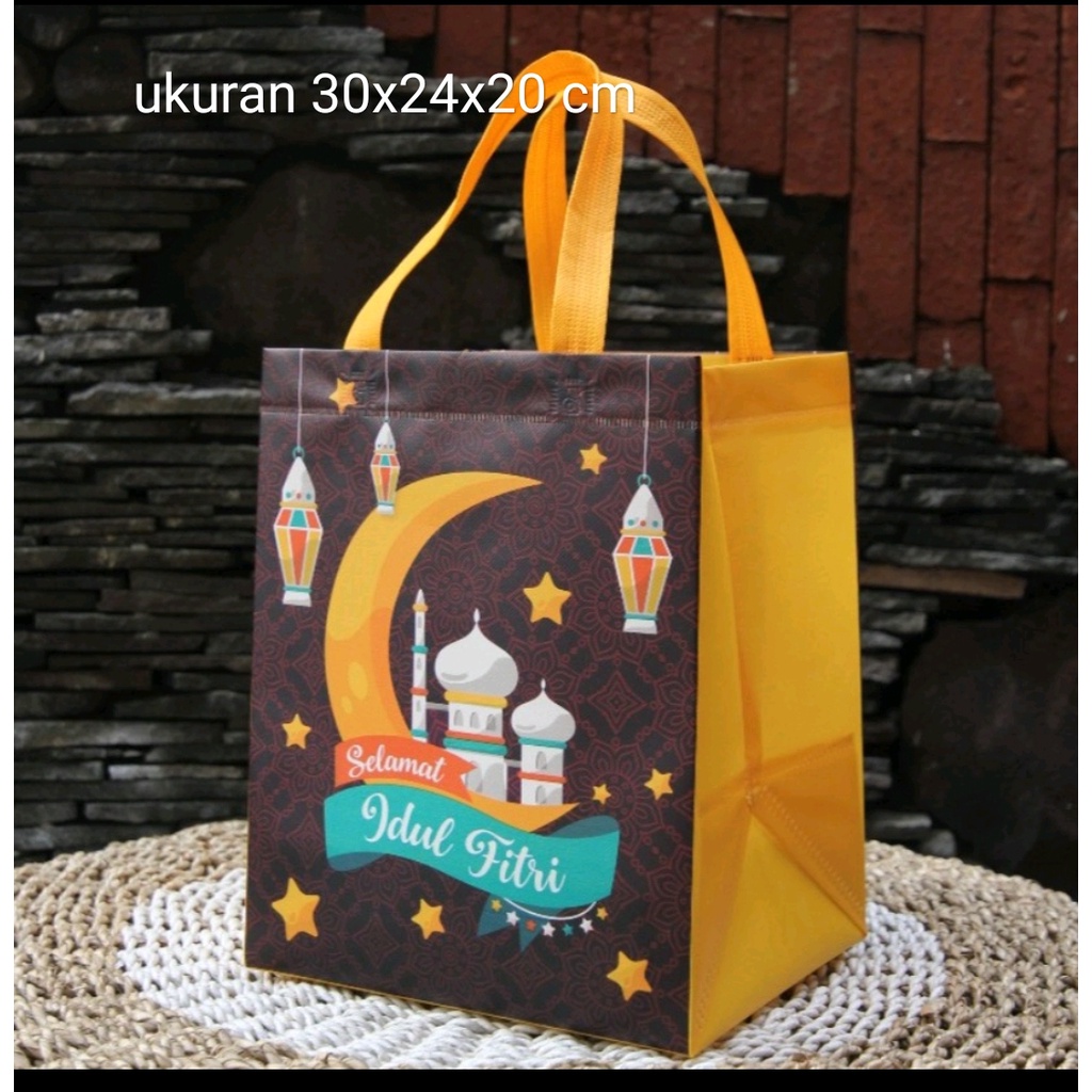 

tas spunbon idul fitri bulan masjid lampion bintang cokat ukuran 30 x 24 x 20 cm satuan full color